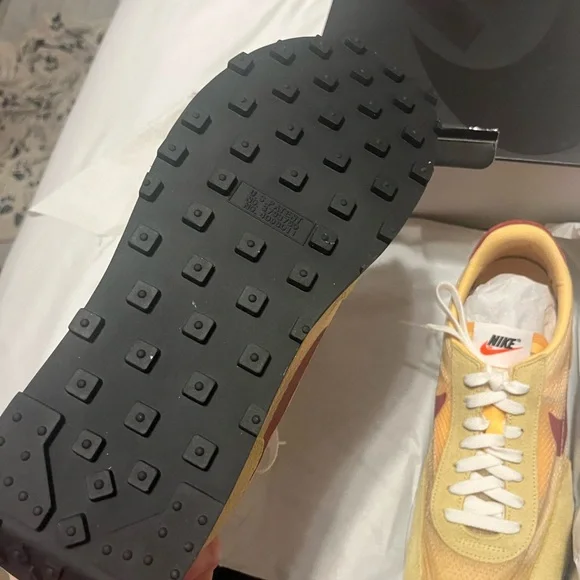 Men’s Nike Shoes - Picture 5 of 10